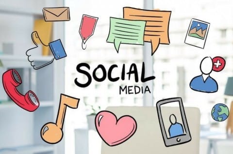 Seni Mendidik Hati di Era Media Sosial: Mengajarkan Makna Ikhlas di Tengah Budaya Selfie
